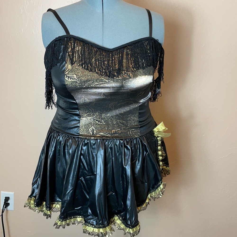 Plus size Halloween sexy saloon girl